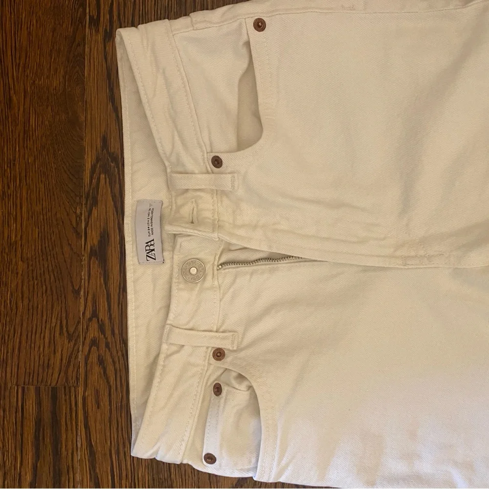 Zara TRF High Rise Stove Pipe Jeans, Oyster White, sz 26, US 2 - Picture 4 of 8